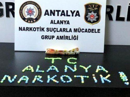 Schriftzug TC Alanya Narkotik aus Tabletten