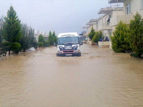 Serik Straße überflutet