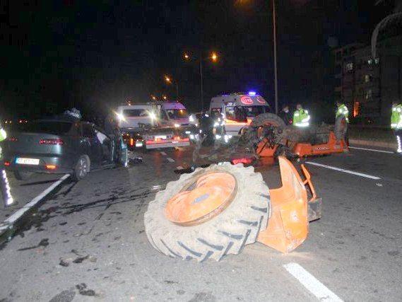 Unfallstelle mit zerstörtem Traktor