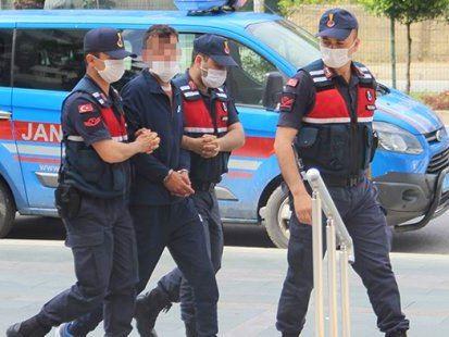 Beamte der Jandarma führen Mann ab