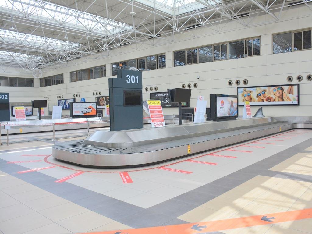 Kofferband in Ankunft-Halle am Flughafen Antalya