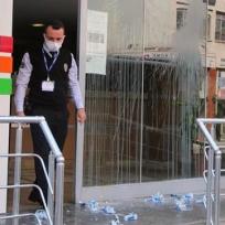 Antalya: Eierwürfe auf Bankfiliale