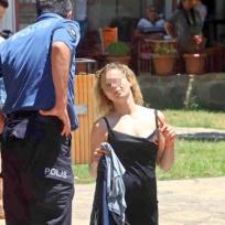 Antalya: Frau badet in Brunnen