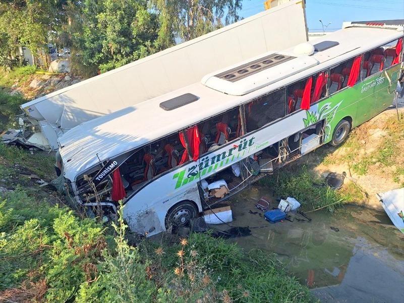 2023-12-Tarsus-Zwei-Tote-bei-Bus-Unfall