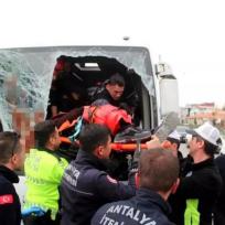 2024-01-Antalya-Neun-Verletzte-bei-Bus-Unfall