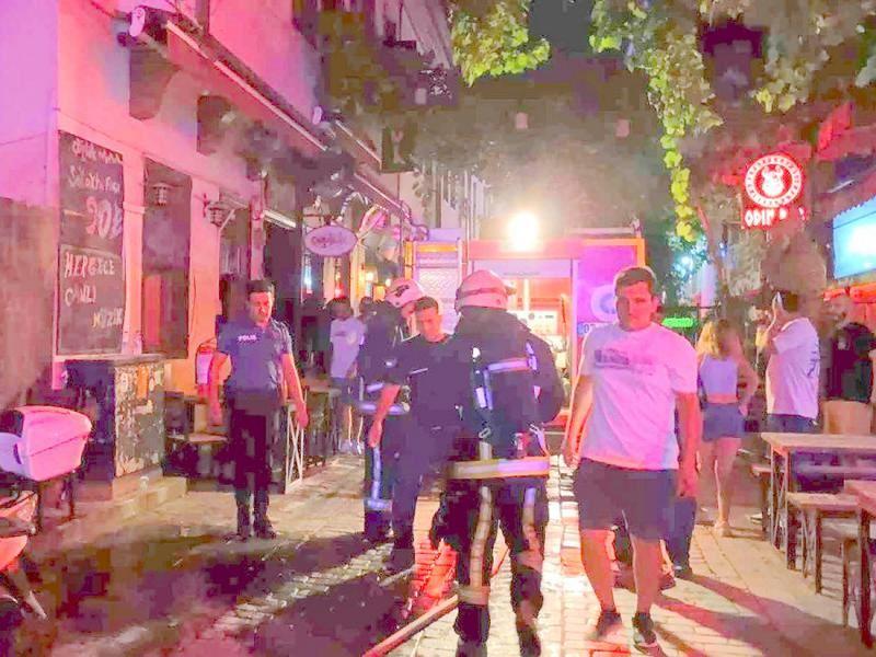 2024-13-Antalya-Feuer-in-Kneipe